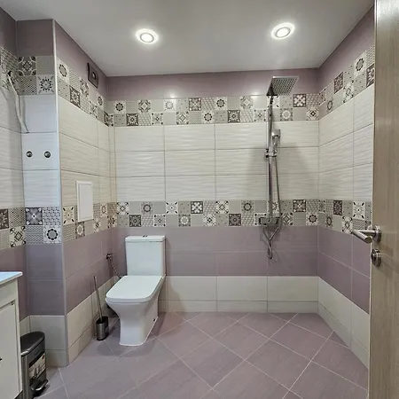 Brand New With Free Parking Near Center Lejlighed