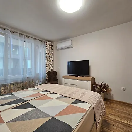 Lejlighed Brand New With Free Parking Near Center *