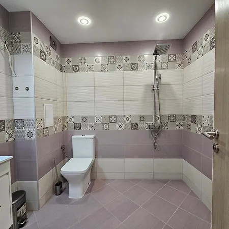 Brand New With Free Parking Near Center Appartement