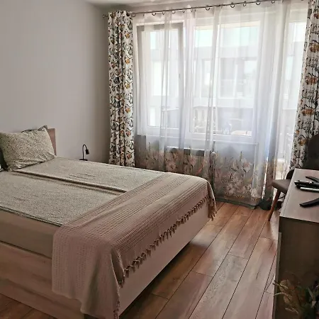 Apartment Brand New With Free Parking Near Center