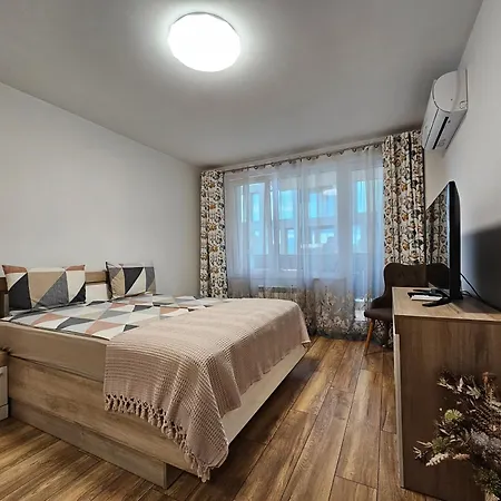 Brand New With Free Parking Near Center Апартамент *