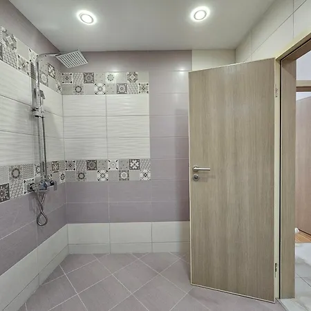 Brand New With Free Parking Near Center *