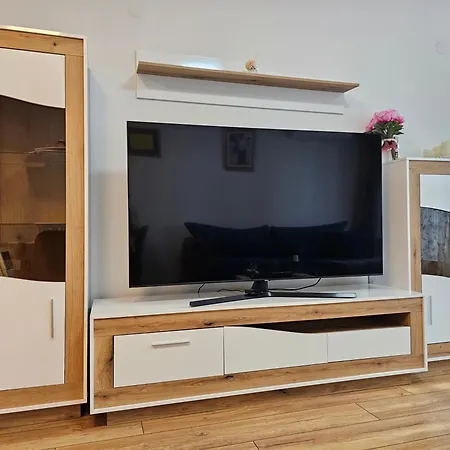 Apartment Brand New With Free Parking Near Center